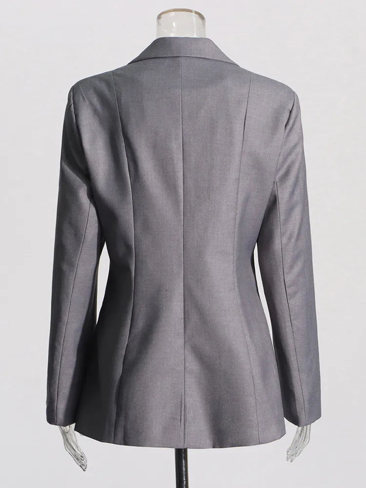 בלייזר עם שרוכים וחיתוכים פתוחים - נוגה